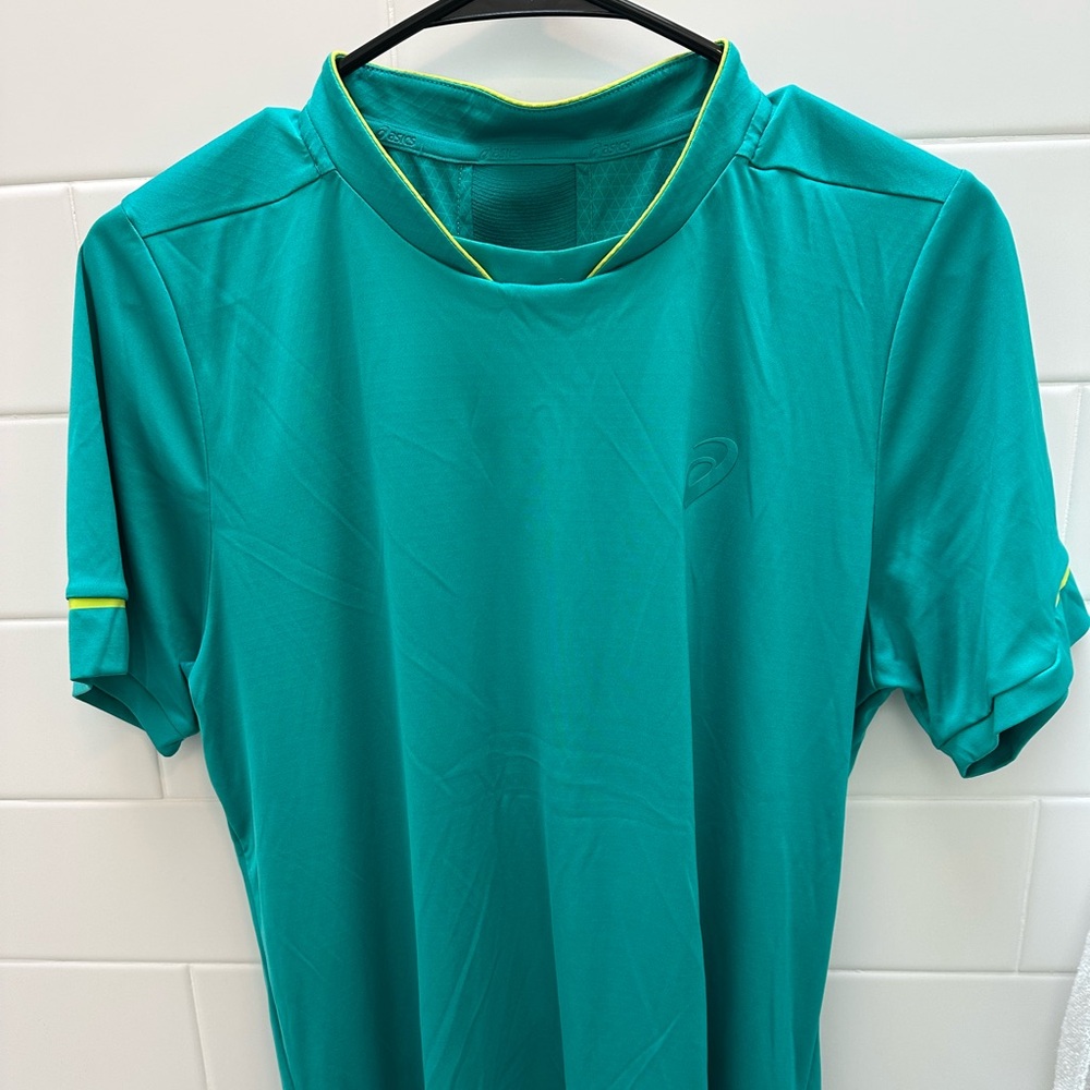 Asics sports shirt Teal size M